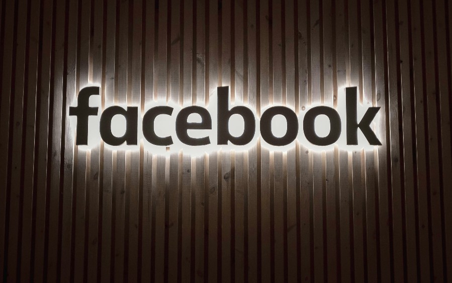 Wykonywanie zaawansowanej analizy danych zdarzeń na Facebooku za pomocą wektorowej bazy danych